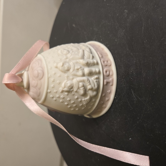 Lladro Other - Elegant Lladro 1987 Christmas Ceramic Bell with Ribbon Accent